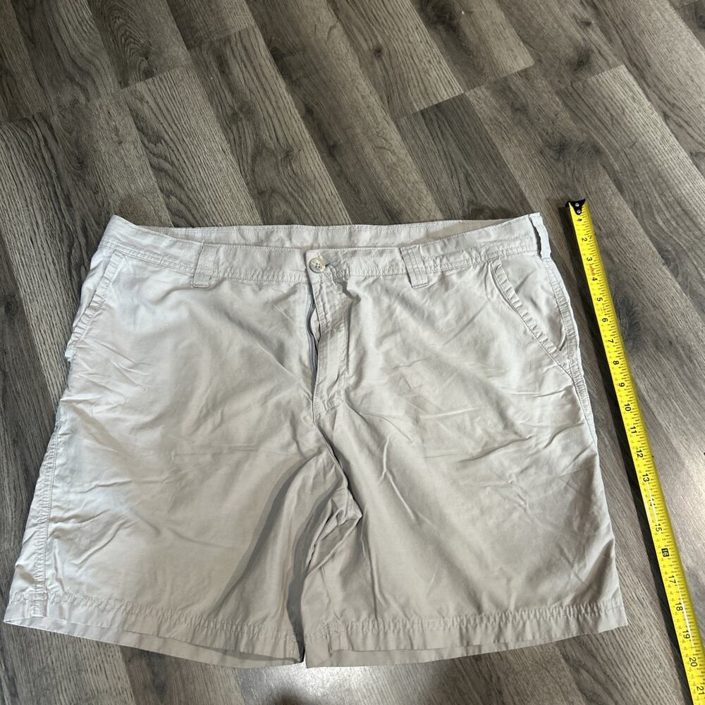 Columbia Sportswear Co. Men's Chino Shorts Fishing Hiking Beige Sz 40”W 8"L